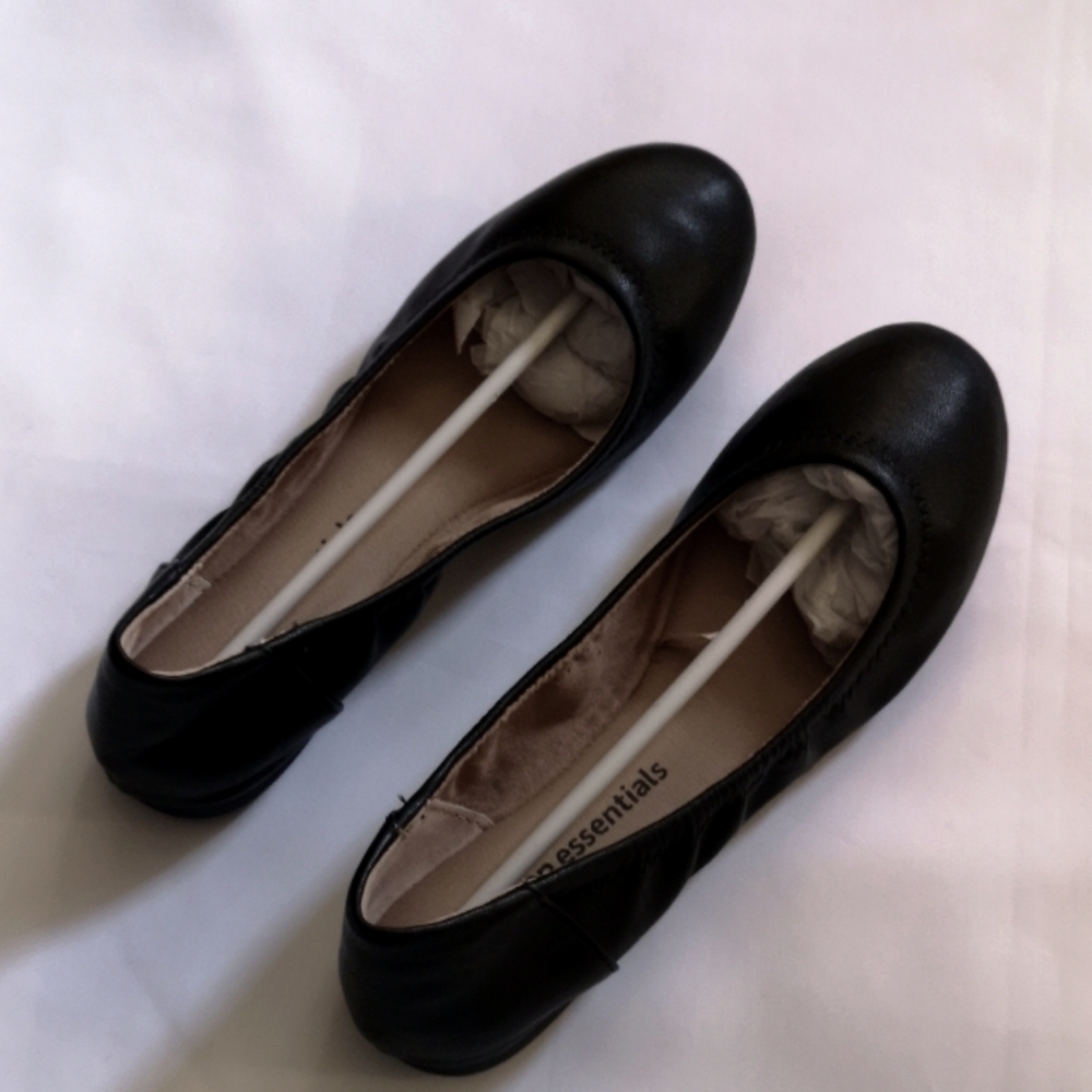 Amazon Essentials Ballet Shoes, Size 6, NWT, Black